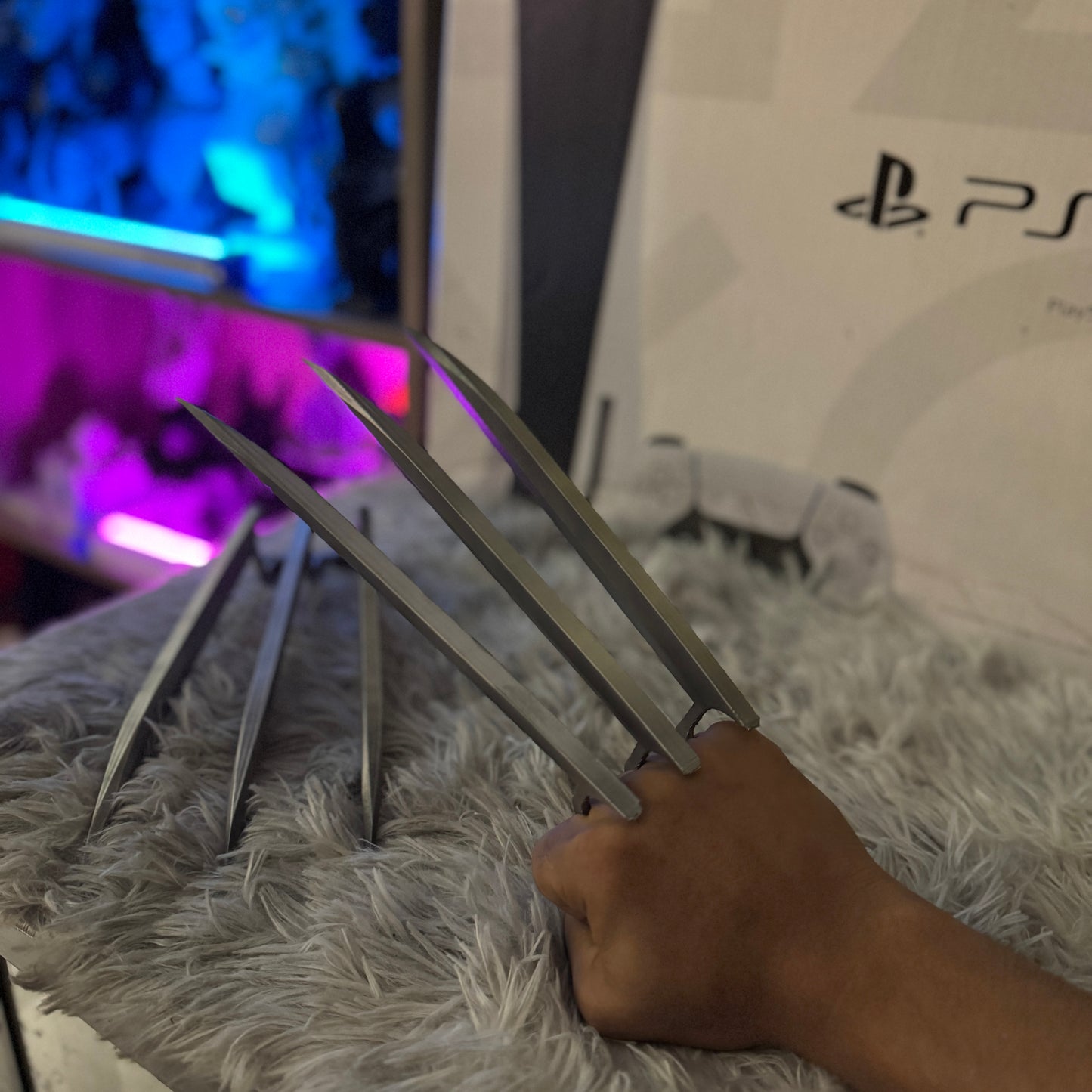 Plastic Wolverine Claw Set of two