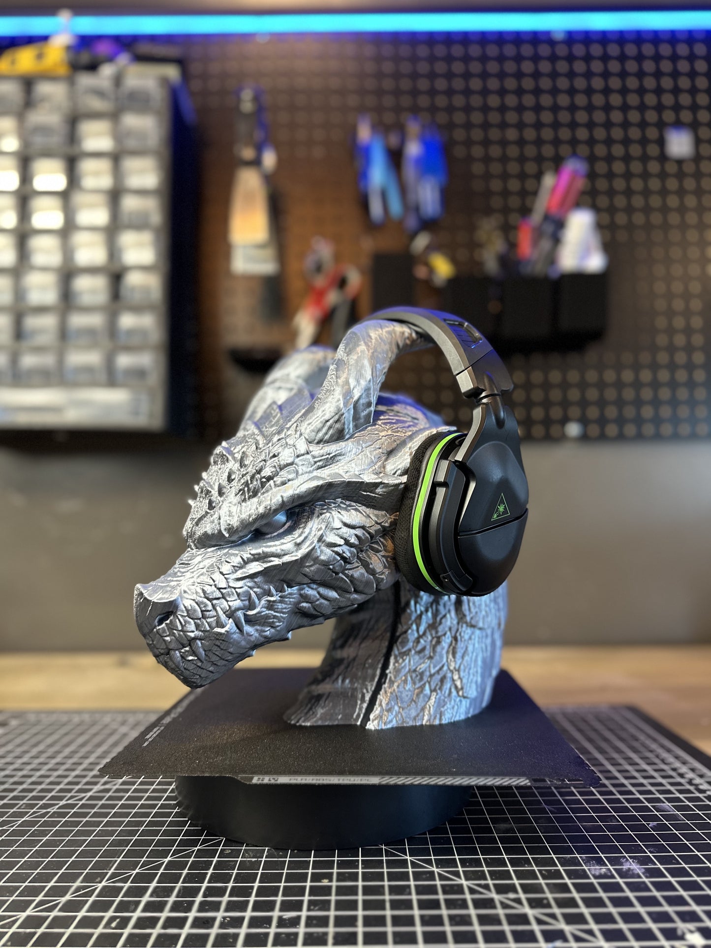 Dragon Sculpture Headphone Stand