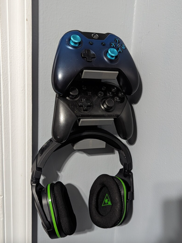 Combined Headphone & Dual Controller Hanger